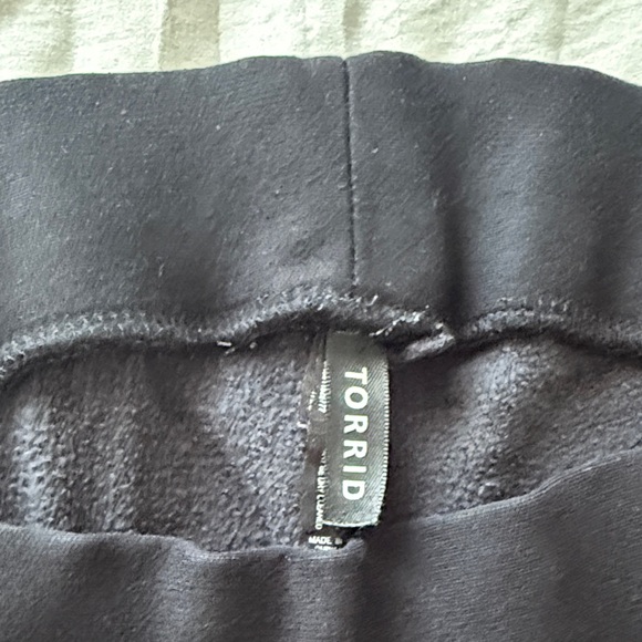 Torrid Full-Length Fleece-Lined Black Leggings, 2X - Picture 6 of 7